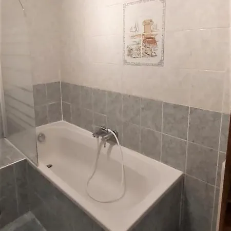 Appartement Spacieux, Calme Et Proche Du Centre 아파트