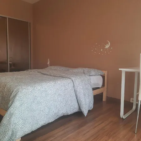 아파트 Appartement Spacieux, Calme Et Proche Du Centre *