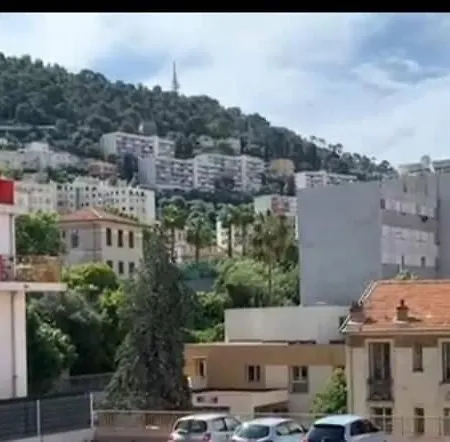 Appartement Spacieux, Calme Et Proche Du Centre *